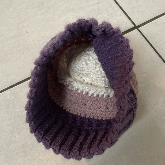 Hat, hand knit - Picture 2 of 3
